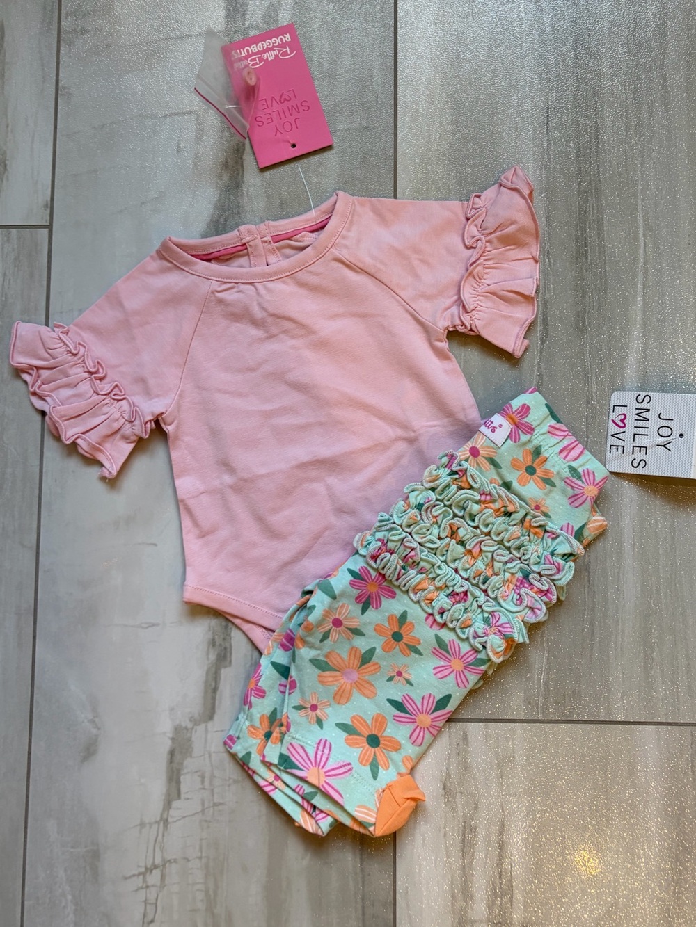 NWT RuffleButts Pink Mia Bodysuit & Coordinated Floral Capri Leggings Girls 0-3M